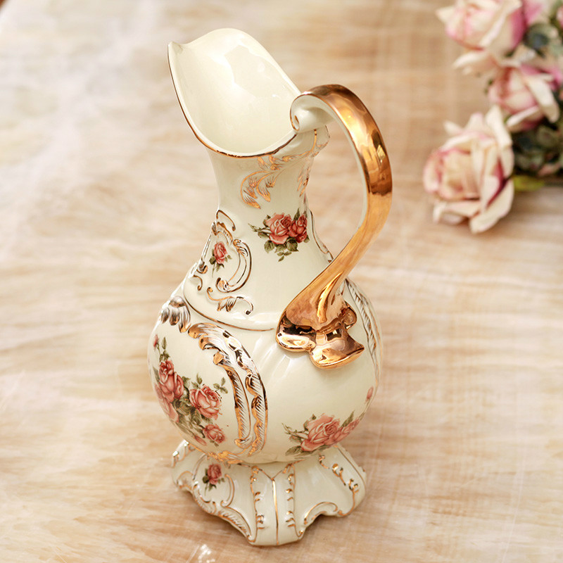 European luxury home decor and crafts in ivory porcelain ornaments in one ear ceramic vase
